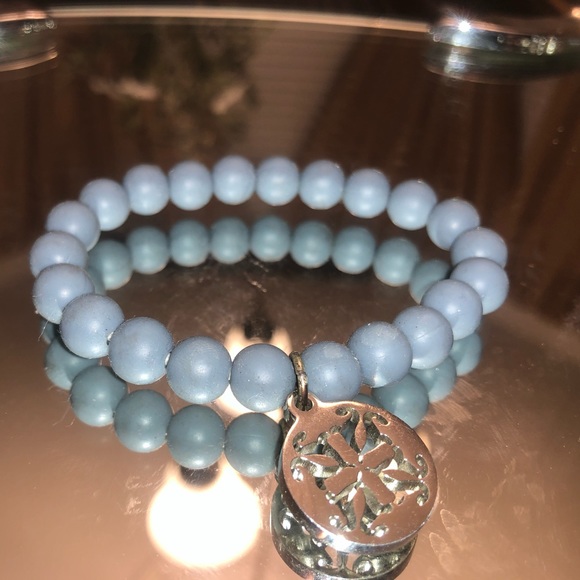 Rustic Cuff Pale Silver & Dark Gray Catherine Bracelet w/Elastic Stretch - Picture 2 of 3